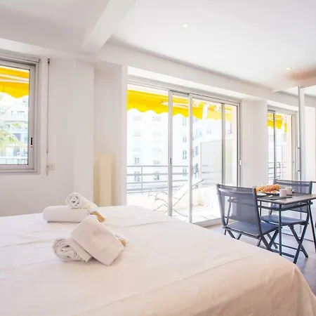 Large Studio A C Central Congress Beaches By Weekome شقة